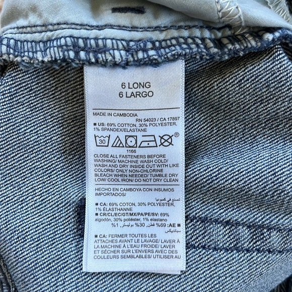 OLD NAVY High-Waisted Wow Loose Jeans Size 6 Long NWT - Picture 5 of 11